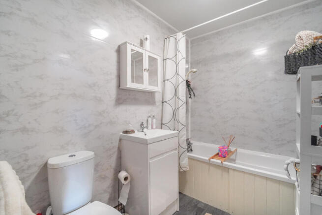 2 bed Flat for sale Image 5