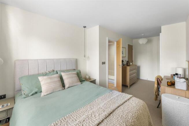 2 bed Apartment for sale Image 5