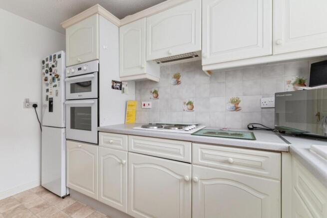 2 bed Flat for sale Image 6