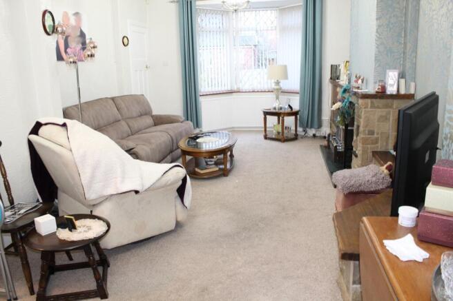 Lounge / Dining Room Picture 2