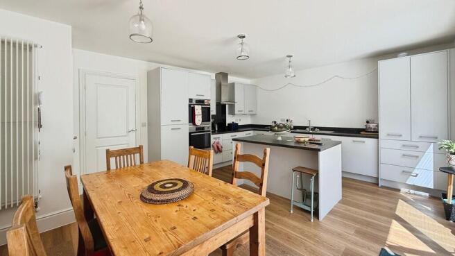 Kitchen/dining ro...