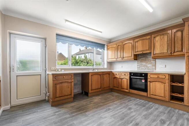 3 bed Detached Bungalow for sale Image 7