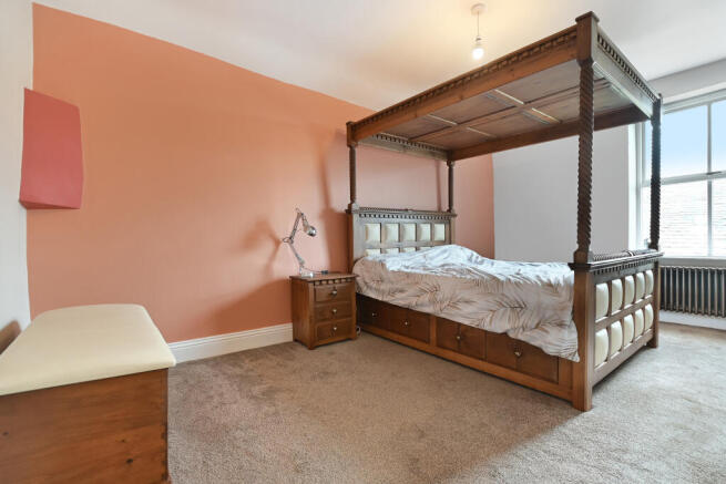 5 bed Detached for sale Image 7