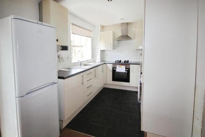 Rose Close, Woodley, Reading, Berkshire, RG5 photo 4