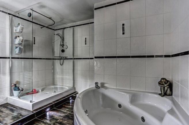 En Suite Bath ...