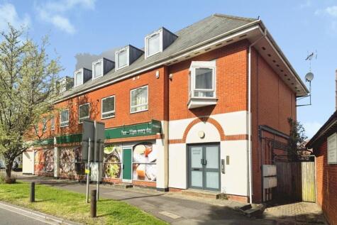 London Road, Hook, Hampshire, RG27