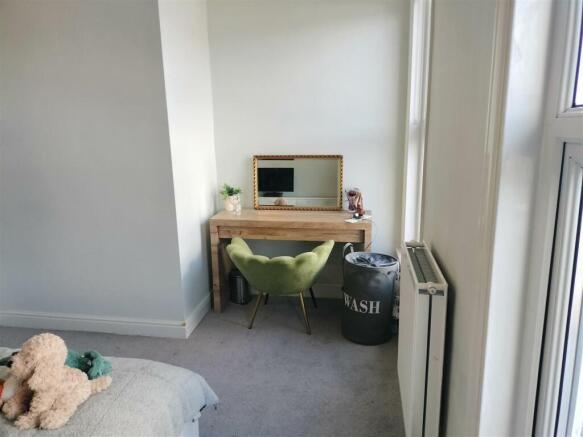 14 parc y felin bedroom one.jpg