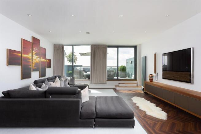 3 bed Apartment for sale Image 4