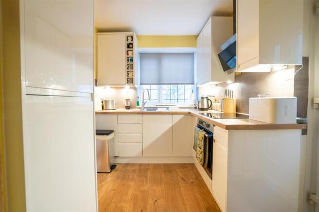 3 bed Semi-Detached for sale Image 9