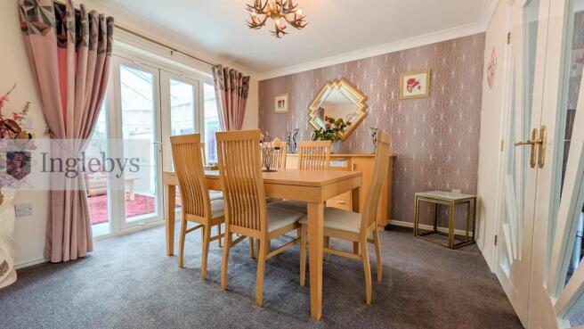 4 bed Detached for sale Image 5