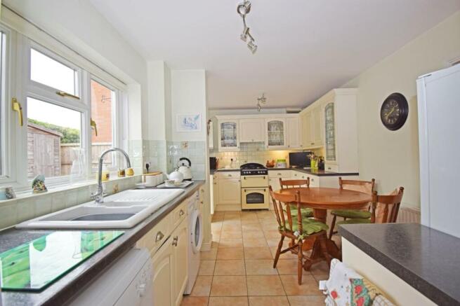 12 Wheelwright Close, kitchen breakfast.jpg