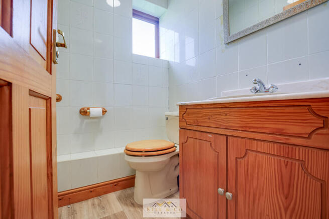 4 bed Detached for sale Image 9