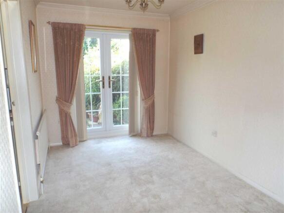 DINING ROOM: