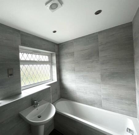 Linwood Drive, Bathroom