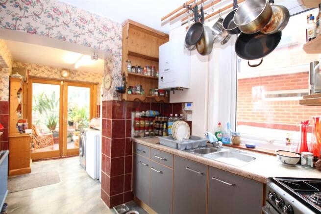 KITCHEN.JPG