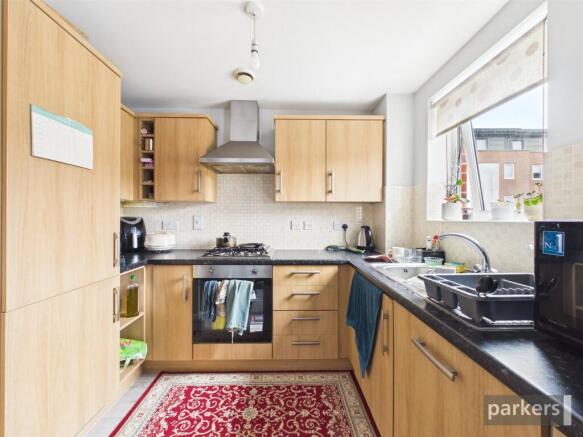Regis Park Road, Reading, Berkshire, RG6 photo 4