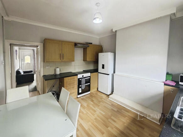 3 bed Terraced to rent Image 4