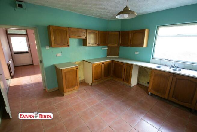 KITCHEN / BREAKFAST ROOM