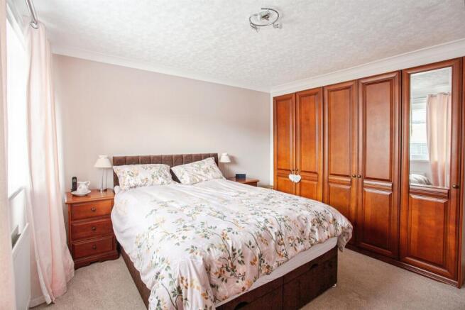 3 bed Semi-Detached for sale Image 11