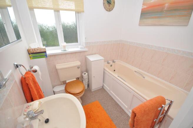 39 Springfields, Llanelli SA15 2DD Photo 8