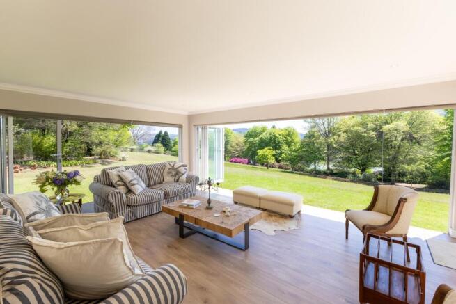 Wonderful open rooms and views