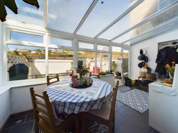 sun room/dining area