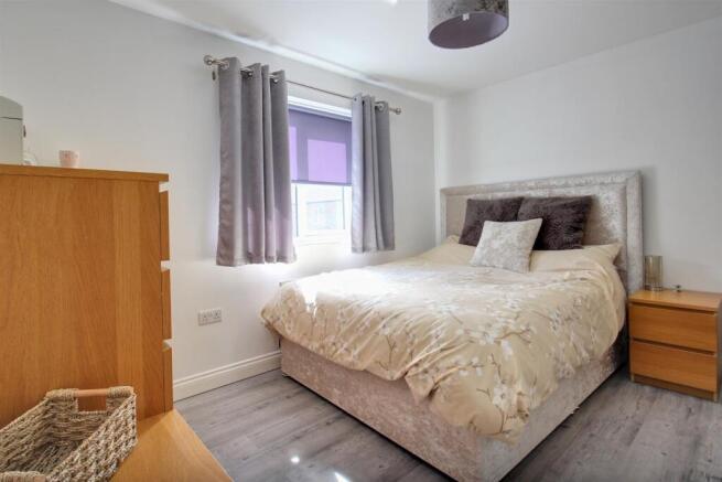 4 bed Detached for sale Image 11