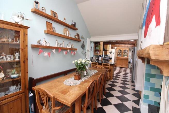 Kitchen/Breakfast...