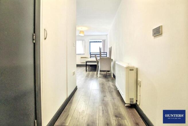 Studio to rent Image 8