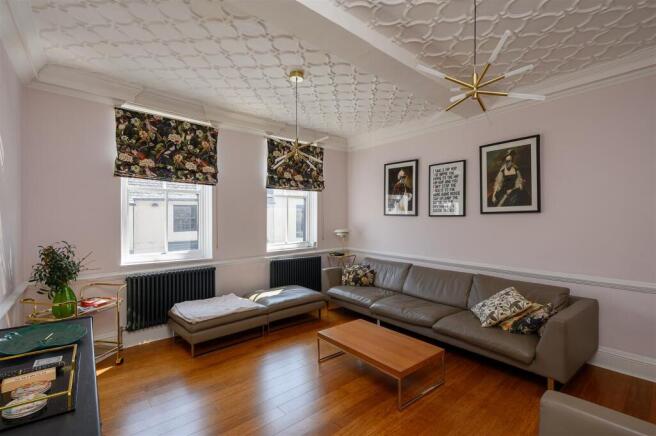 4 bed Town House for sale Image 7