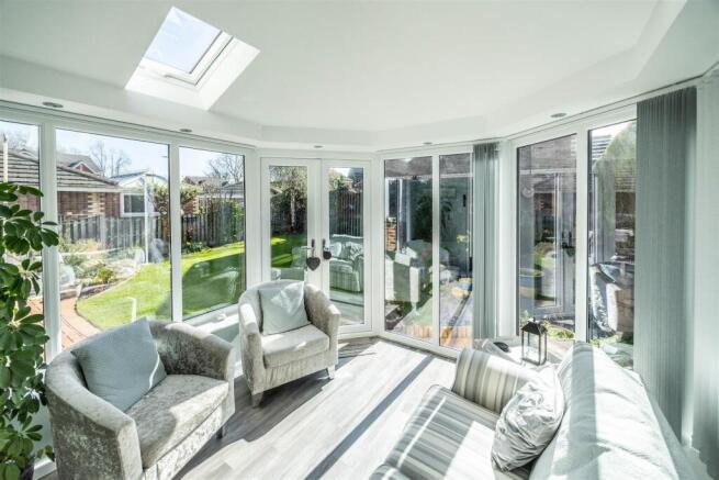 4 bed Detached for sale Image 8