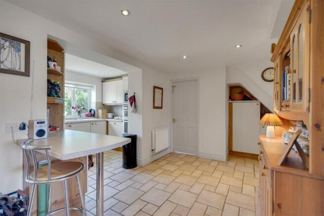 3 bed Semi-Detached for sale Image 8
