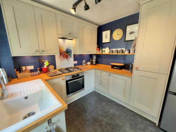 Kitchen 1.jpg