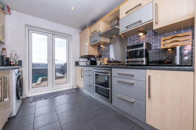4 bed Detached for sale Image 5