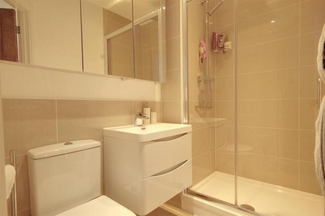 EN-SUITE SHOWER ROOM