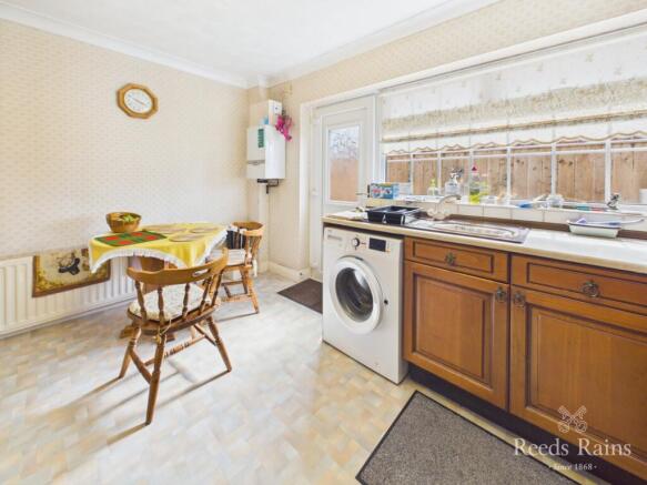 4 bed Detached for sale Image 5