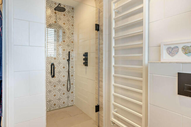 8587691-interior1...