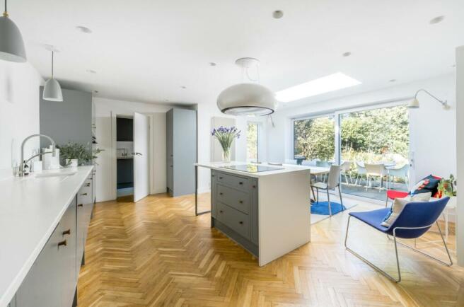 Longrood Road, Rugby