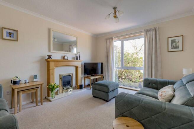 85 Buckstone Crescent, Buckstone, Edinburgh, EH10 6TR photo 4