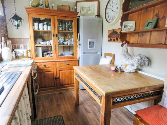 KITCHEN 3.JPG