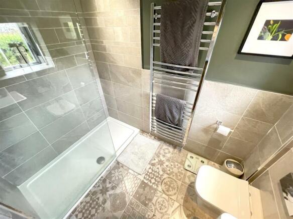 ENSUITE SHOWER ROOM