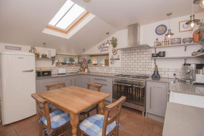 Kitchen / Brea...