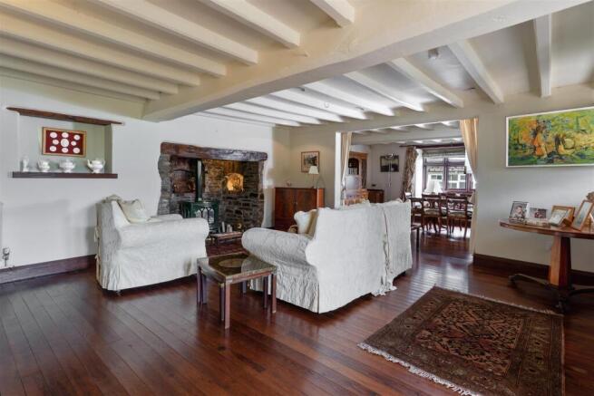 Lounge 1.jpg