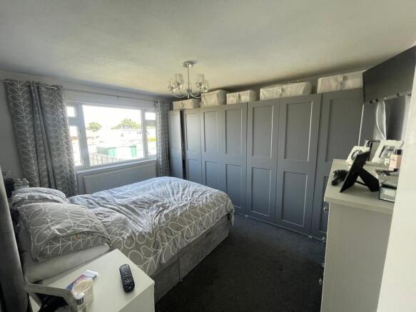 2 bed Semi-Detached Bungalow to rent Image 9