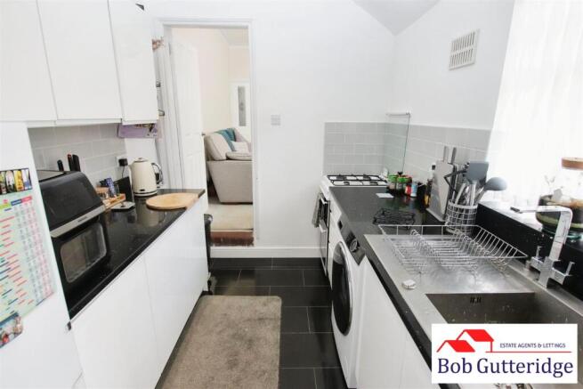 FITTED KITCHEN