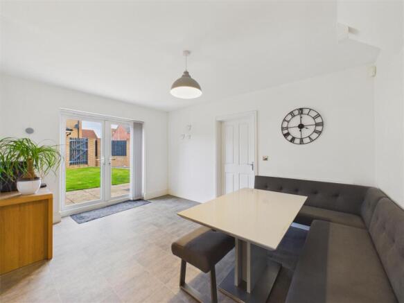 5 bed Detached for sale Image 9