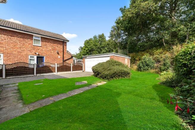 4 bed Detached for sale Image 9
