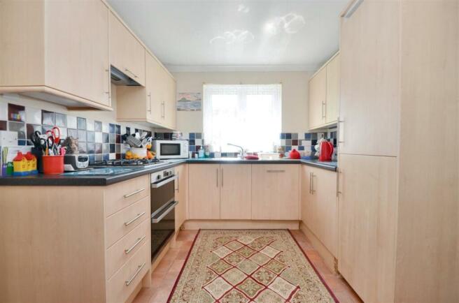 KITCHEN/BREAKFAST