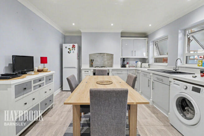 3 bed Semi-Detached for sale Image 5