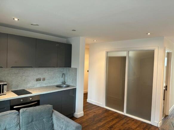 2 bed Penthouse to rent Image 7